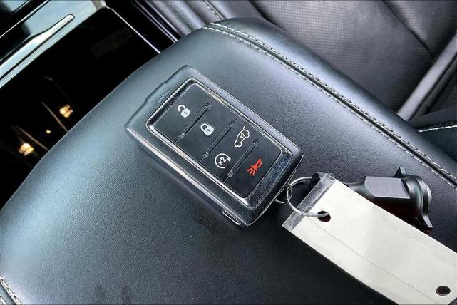 Photo of 2023 Metallic Jeep Grand Cherokee L