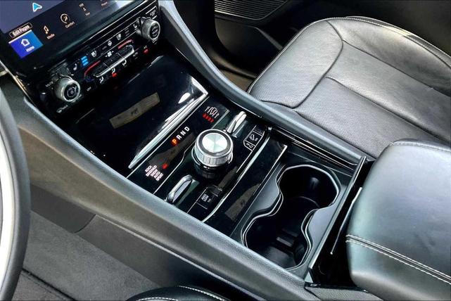 Photo of 2023 Metallic Jeep Grand Cherokee L