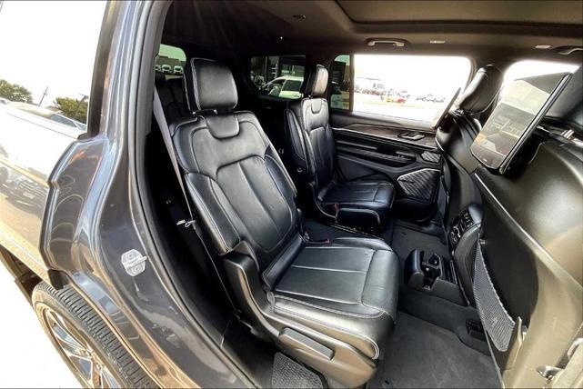 Photo of 2023 Metallic Jeep Grand Cherokee L