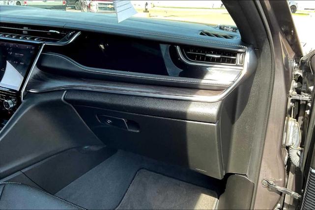 Photo of 2023 Metallic Jeep Grand Cherokee L