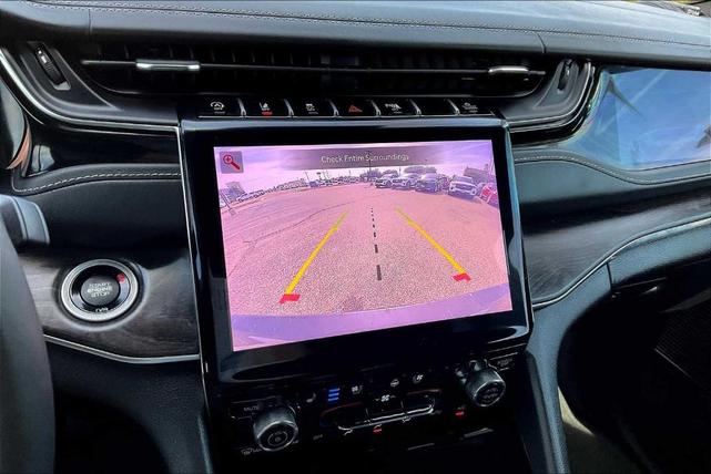 Photo of 2023 Metallic Jeep Grand Cherokee L
