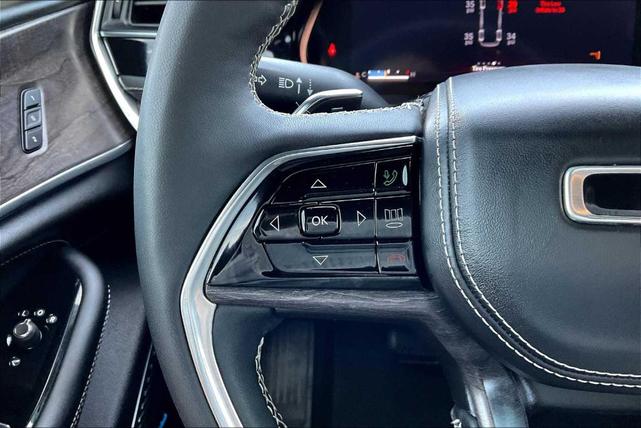 Photo of 2023 Metallic Jeep Grand Cherokee L