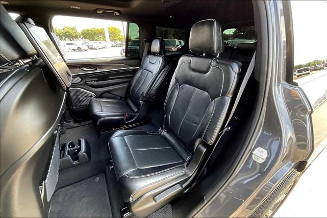 Photo of 2023 Metallic Jeep Grand Cherokee L