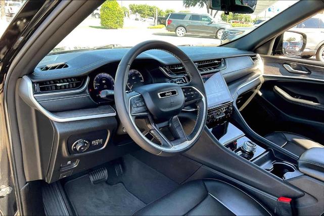 Photo of 2024 Diamond Black Jeep Grand Cherokee L