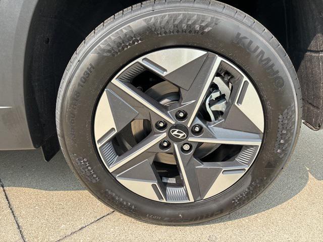 Photo of 2025 Ecotronic Gray Hyundai TUCSON