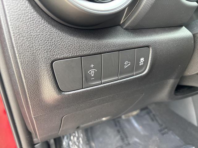 Photo of 2022 Pulse Red w/Black Roof Hyundai KONA