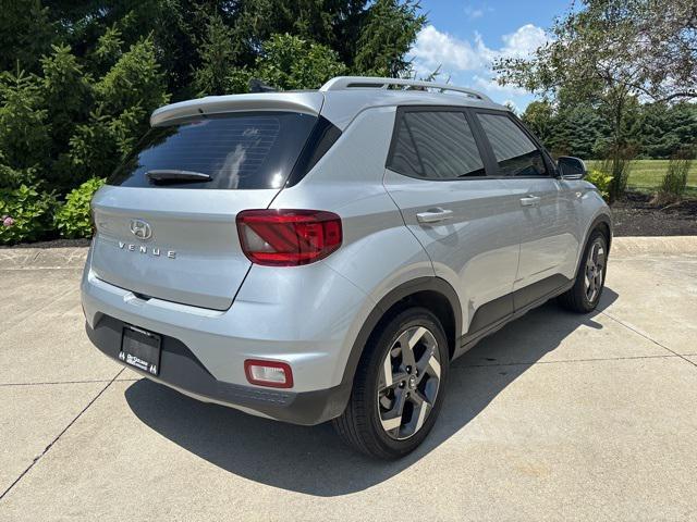 Photo of 2021 Stellar Silver Hyundai VENUE
