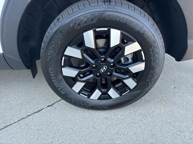 Photo of 2026 Atlas White Hyundai SANTA CRUZ