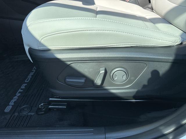 Photo of 2026 Atlas White Hyundai SANTA CRUZ