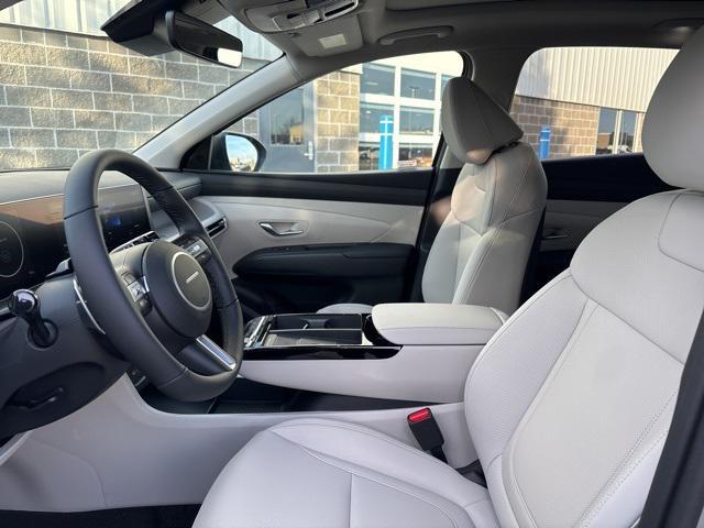 Photo of 2025 Shimmering Silver Hyundai TUCSON Hybrid