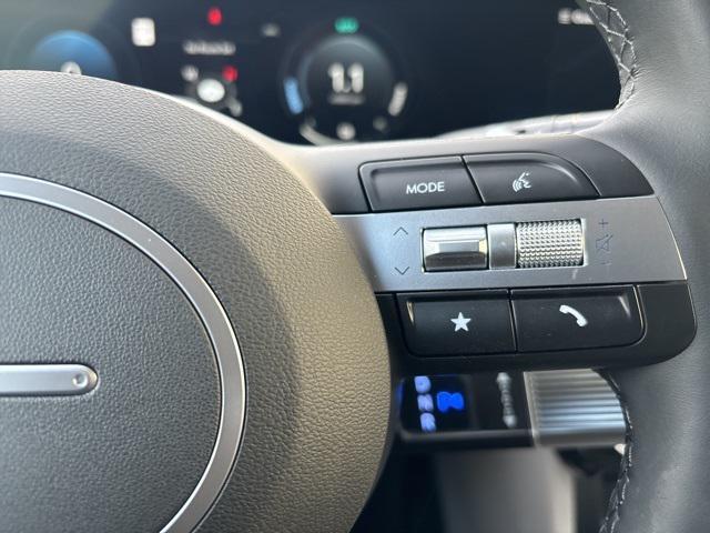 Photo of 2025 Shimmering Silver Hyundai TUCSON Hybrid