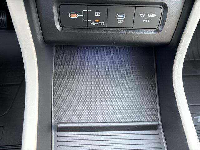 Photo of 2025 Shimmering Silver Hyundai TUCSON Hybrid