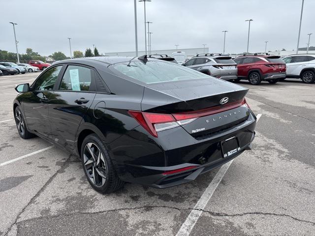 Photo of 2023 Onyx Black Hyundai ELANTRA