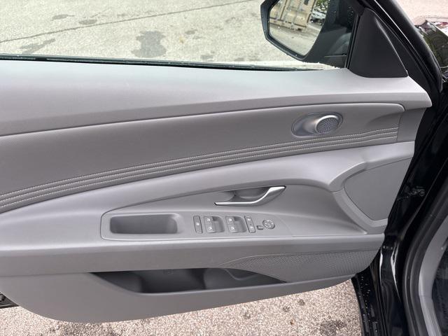 Photo of 2023 Onyx Black Hyundai ELANTRA