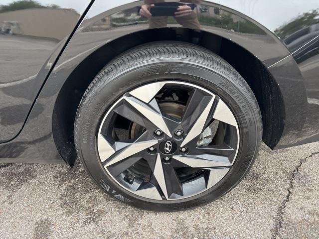 Photo of 2023 Onyx Black Hyundai ELANTRA
