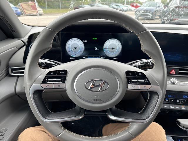 Photo of 2023 Onyx Black Hyundai ELANTRA