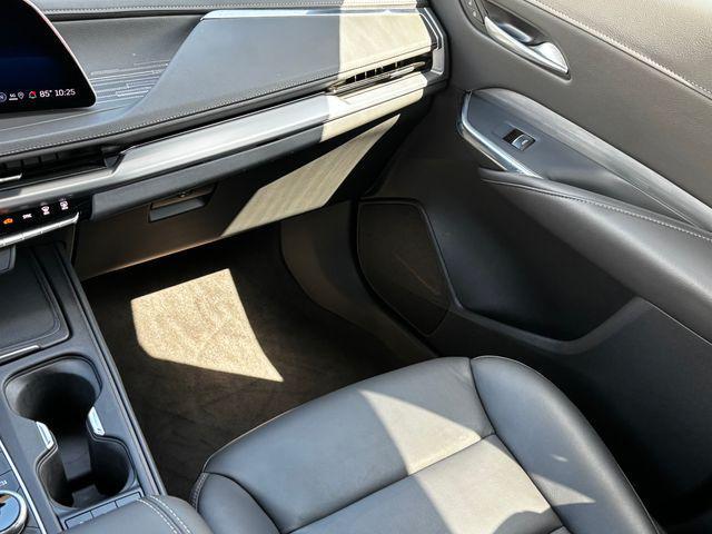 Photo of 2025 Argent Silver Metallic Cadillac XT4