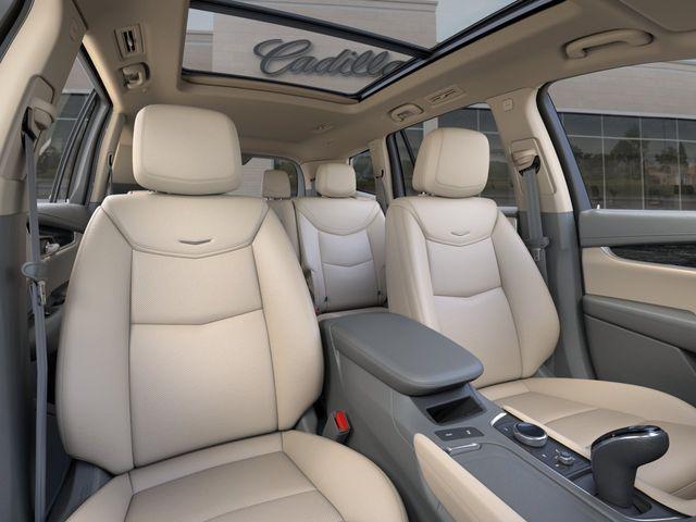 Photo of 2024 Crystal White Tricoat Cadillac XT6