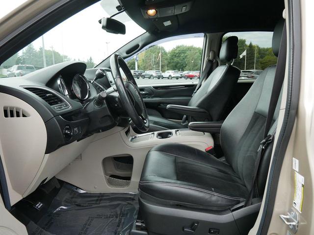 Photo of 2015 Tan Dodge Grand Caravan