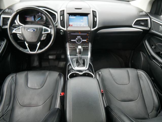 Photo of 2016 Silver Ford Edge