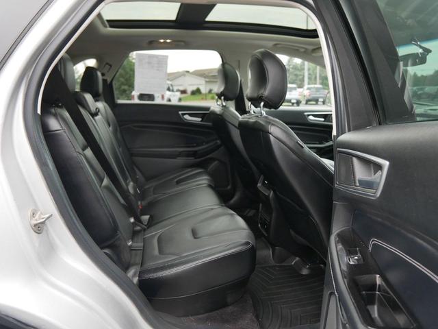 Photo of 2016 Silver Ford Edge