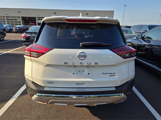 Photo of 2023 Pearl White Tricoat Nissan Rogue