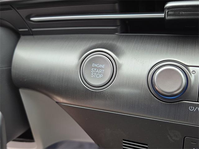 Photo of 2025 Abyss Black Pearl Hyundai KONA
