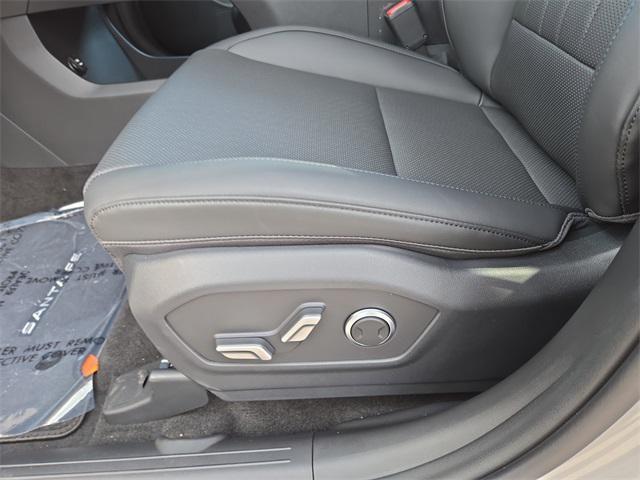 Photo of 2025 Shimmering Silver Hyundai SANTA FE
