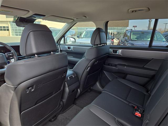 Photo of 2025 Shimmering Silver Hyundai SANTA FE
