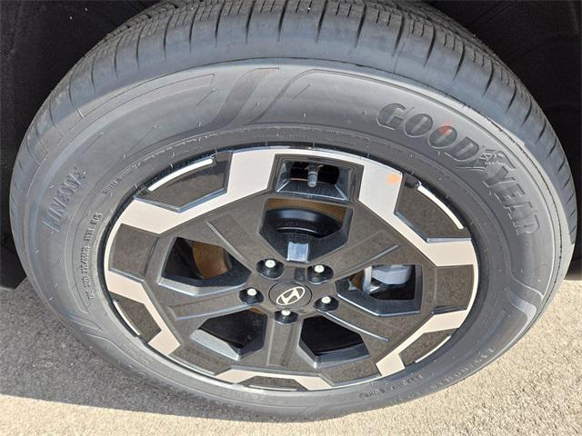 Photo of 2025 Shimmering Silver Hyundai SANTA FE