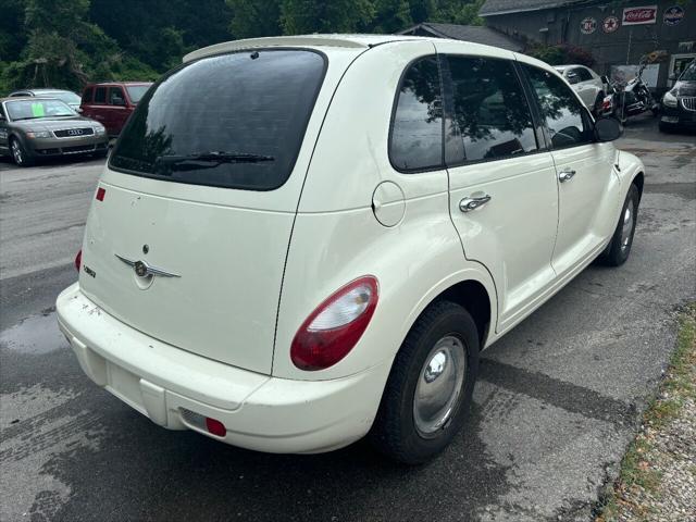 Photo of 2007 White Chrysler PT Cruiser