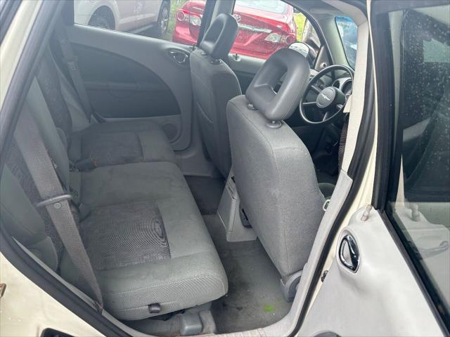 Photo of 2007 White Chrysler PT Cruiser