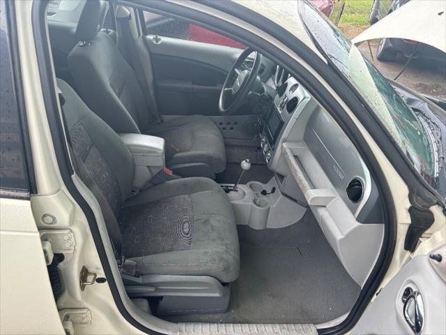 Photo of 2007 White Chrysler PT Cruiser