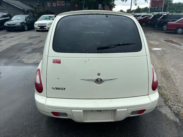 Photo of 2007 White Chrysler PT Cruiser