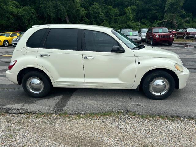 Photo of 2007 White Chrysler PT Cruiser