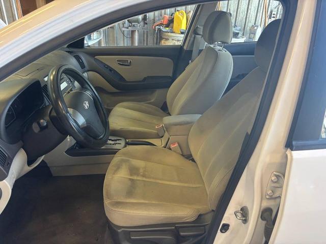 Photo of 2010 Silver Hyundai ELANTRA