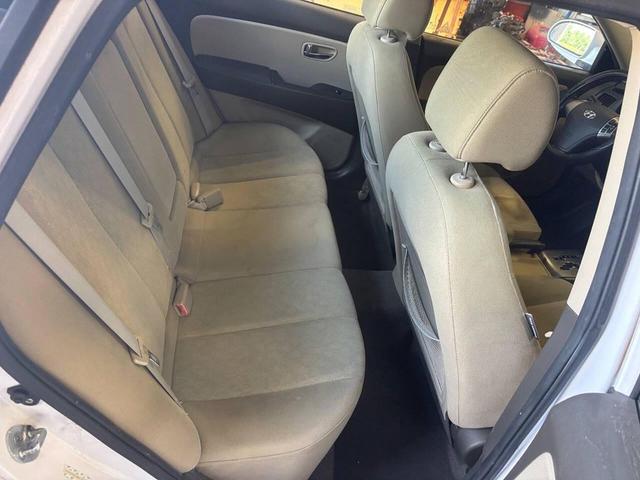 Photo of 2010 Silver Hyundai ELANTRA