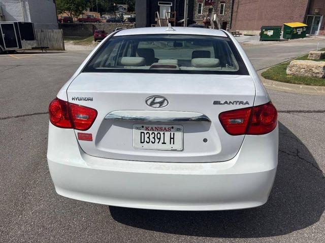 Photo of 2010 Silver Hyundai ELANTRA
