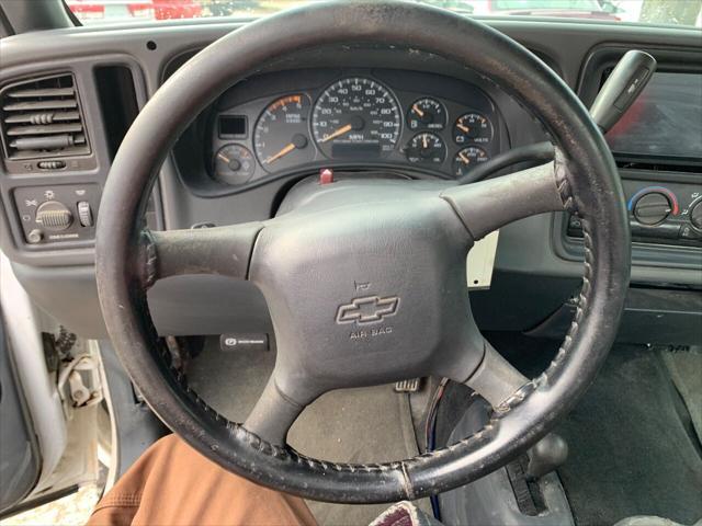 Photo of 2002 White Chevrolet Silverado 2500