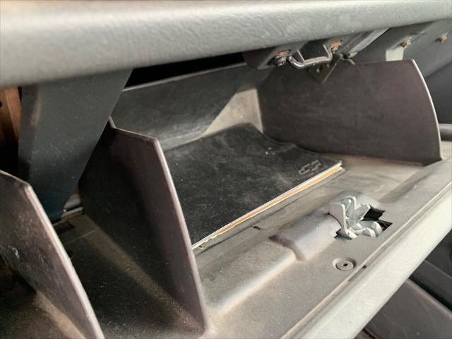 Photo of 2002 White Chevrolet Silverado 2500