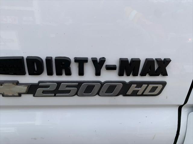 Photo of 2002 White Chevrolet Silverado 2500