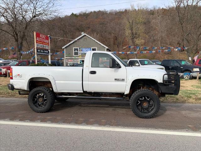 Photo of 2002 White Chevrolet Silverado 2500