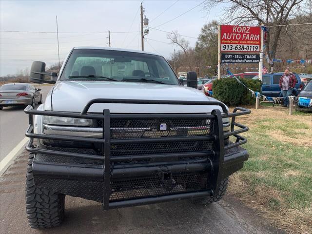 Photo of 2002 White Chevrolet Silverado 2500