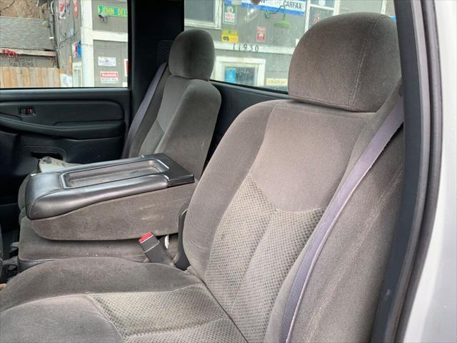 Photo of 2002 White Chevrolet Silverado 2500