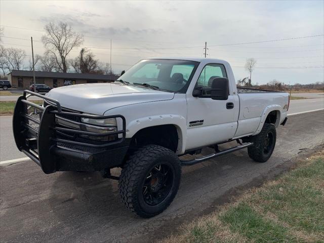 Photo of 2002 White Chevrolet Silverado 2500