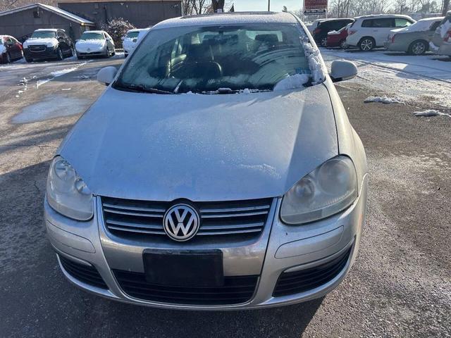 Photo of 2006 Gray Volkswagen Jetta