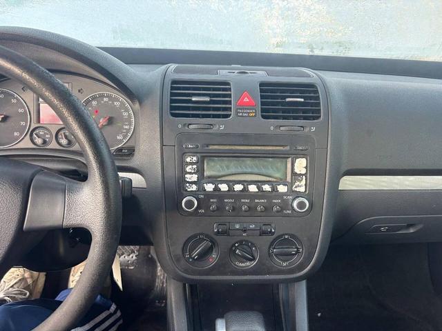 Photo of 2006 Gray Volkswagen Jetta