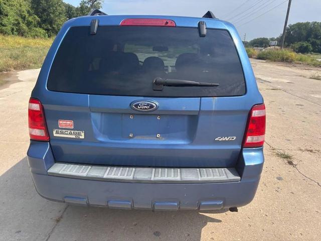 Photo of 2009 Blue Ford Escape