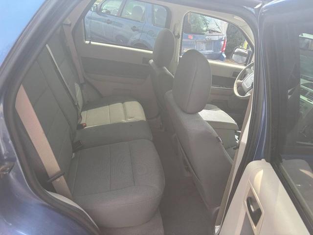 Photo of 2009 Blue Ford Escape