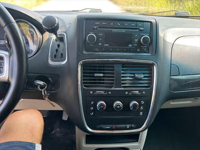 Photo of 2013 Red Dodge Grand Caravan